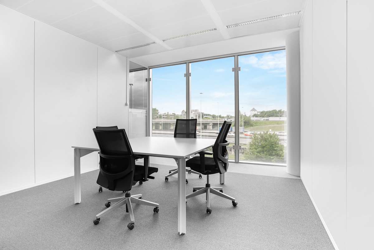 Coworking cerca del centro en Welcome international clients at airport location