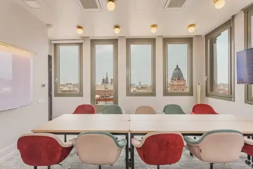 Coworking for teams in Eixample Portal Del Angel | Officionados