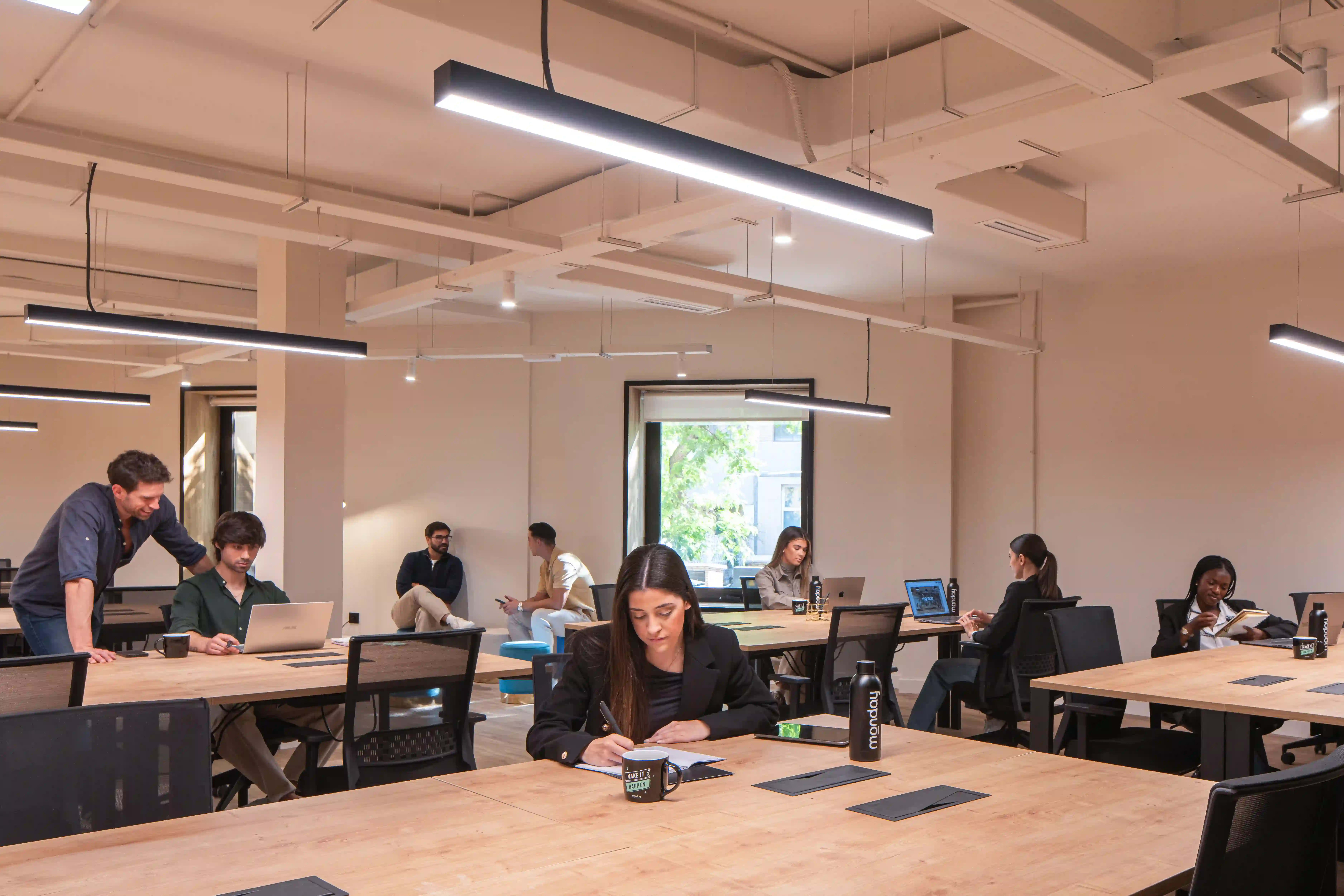 Coworking con sala de reuniones Ciudad Jardín