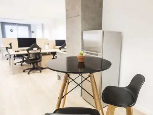 Coworking con sala de reuniones Eixample Rocafort