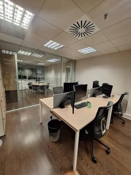 Coworking for teams in Eixample Placa Catalunya | Officionados