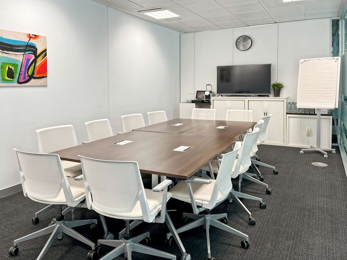 Coworking para equipos en Torre de Cristal | Officionados