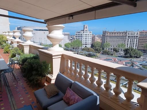 Coworking for teams in Eixample Ronda Universitat | Officionados