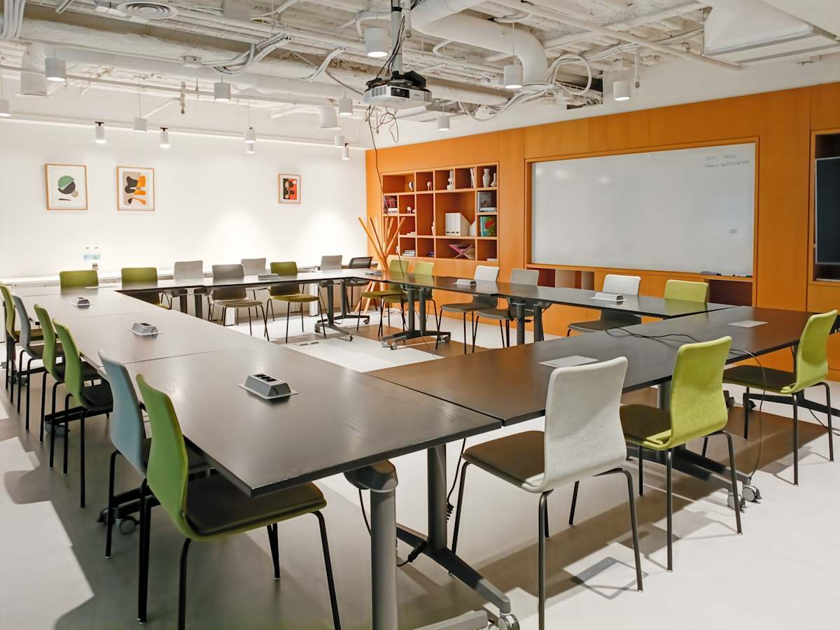 Immediate availability coworking Poblenou Barcelona
