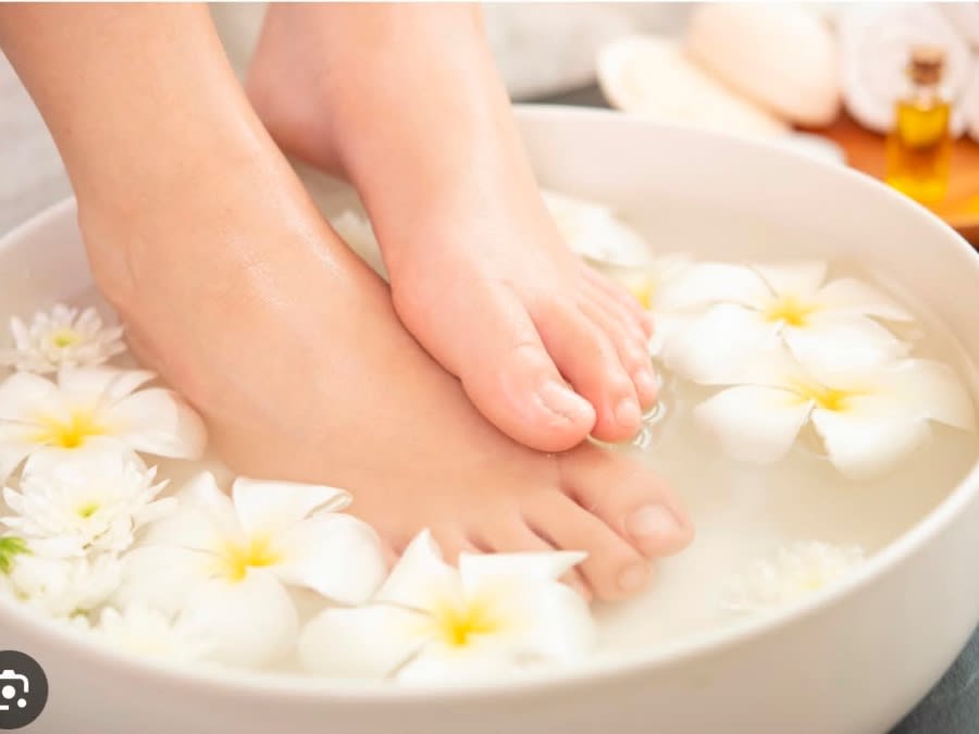 Deluxe  Pedicures with Shellac
