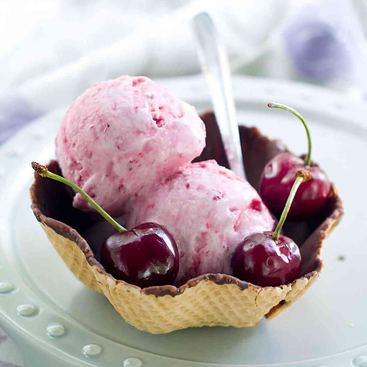Cherry Garcia Ice Cream Recipe (Creamy, Fruity & Chocolatey)