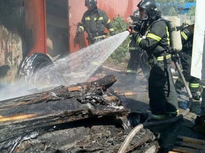 Сегодня в Белгороде на складе на улице Корочанской произошёл пожар