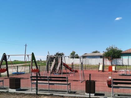 В селе Репенка появилась детская игровая площадка