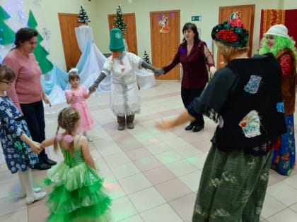 Игровая программа «Сказки водят хоровод» прошла в ЦКР посёлка Троицкий губкинской территории