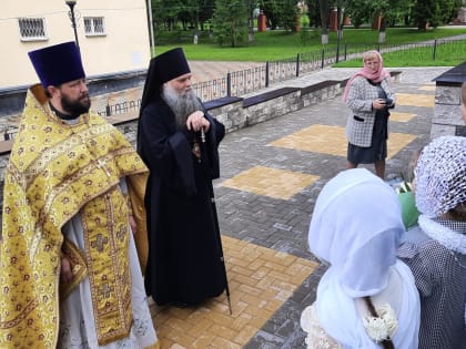 Епископ Савва совершил Божественную Литургию в Покровском соборе города Бирюч