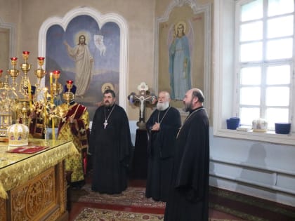 В канун праздника святых апостолов Петра и Павла епископ Софроний совершил всенощное бдение