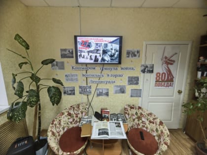 Кошмаром грянула война, вонзилась в горло Ленинграда…