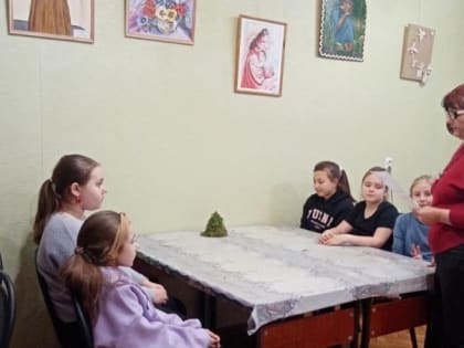 Познавательное занятие «По страницам народного календаря» прошло в ЦКР посёлка Троицкий