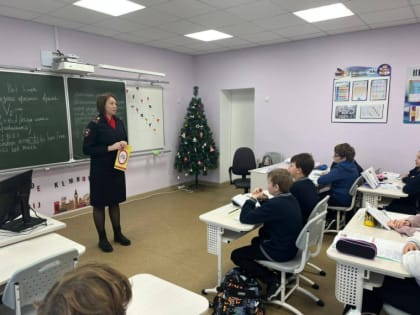 Сотрудник Госавтоинспекции провела урок по Правилам дорожного движения с Алексеевскими школьниками