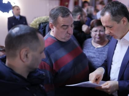 Вячеслав Гладков встретился с проживающими в гостинице жителями Журавлёвки и Нехотеевки