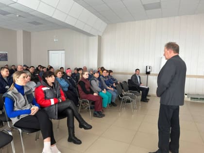 Глава округа Алексей Дыбов встретился с трудовыми коллективами Уразовского потребительского общества и «Русагро-Белгород»