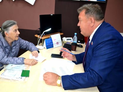 Депутаты Белгородской областной Думы провели приёмы граждан