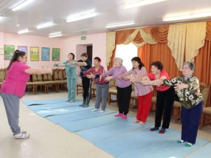 Губкинские пенсионеры посетили занятие по дыхательной гимнастике «Ци-Гун»