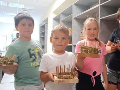 Юные жители села Коньшино посетили выставку «К истокам народной культуры»