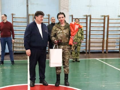 Юрий Клепиков поздравил участниц теробороны с Международным женским днём