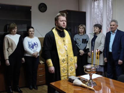Благочинный приходов Ровеньского округа совершил освящение здания районной прокуратуры и суда