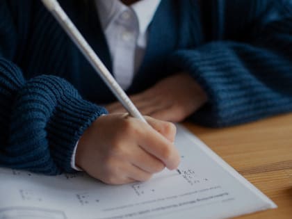 Руководитель фракции «Новые люди» Алексей Нечаев предложил начинать уроки зимой в школах позже