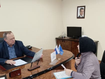 Депутаты регионального парламента провели приёмы граждан