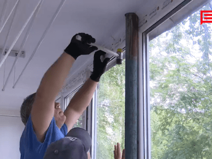 В Белгороде полным ходом идёт восстановление повреждённых после обстрелов окон