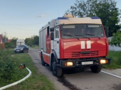 Гараж и сарай сгорели в посёлке Майский Белгородского района