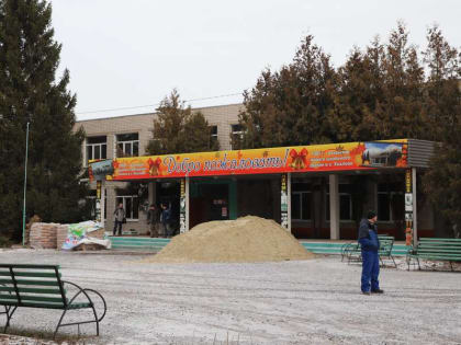 В Белгородском районе продолжается капитальный ремонт Хохловской СОШ