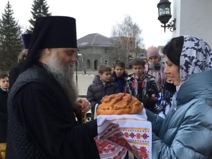 Епископ Савва совершил Божественную Литургию в Свято-Троицком кафедральном соборе города Алексеевка