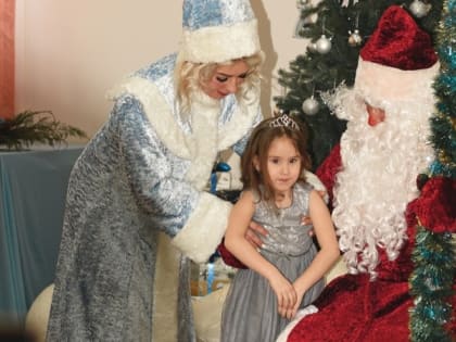 Белгородские энергетики поздравили воспитанников реабилитационного центра с Новым годом