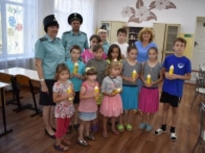 Белгородские приставы наполнили необходимым портфели школьников из Социально-реабилитационного центра п. Ракитное