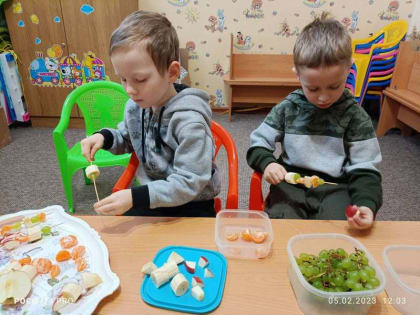 Воспитанники детских садов и обучающиеся школ каждые субботу и воскресенье активно проводят время в кругу своих близких