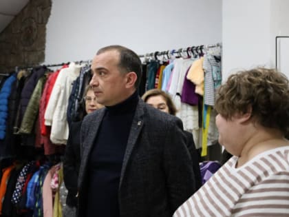 Вчера Владимир Жданов встретился с представителями Межрегиональной общественной организации помощи тяжелобольным детям и социально уязвимым слоям населения «Святое Белогорье п