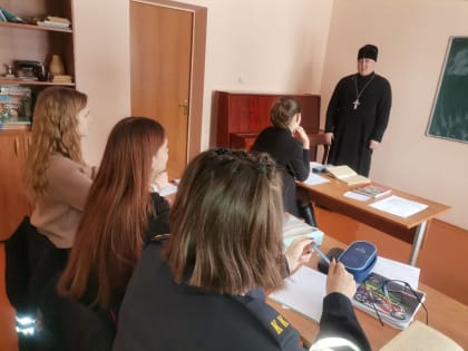 Настоятель храма Вознесения Господня села Щербаково посетил местную школу