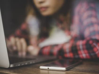 Мошенники обманным путём заставили 9-летнюю белгородку отправить им данные банковской карты мамы