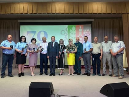 Сегодня, накануне праздника — Дня России, мы чествуем нашу великую страну