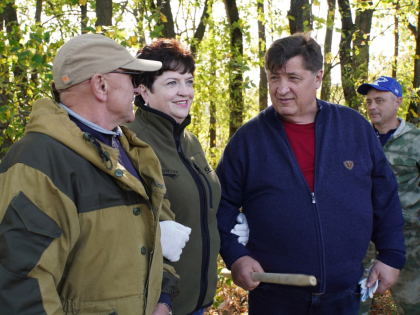 Партийцы продолжают проводить экологические акции