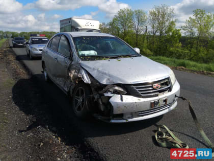 В Старом Осколе иномарка во дворе сбила девочку