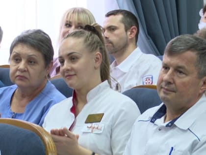 Белгородских медиков отметили благодарственными письмами и грамотами
