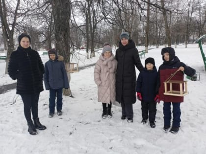 Акция «Кормушка для птиц» прошла в посёлке Троицкий губкинской территории