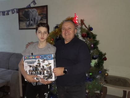 В преддверии Нового года председатель Шебекинского избиркома  Игорь Мешковой присоединился к всероссийской акции  «Ёлка желаний»