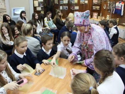 В Белгородском историко-краеведческом музее состоялась художественная студия «И превратился лоскуток в картину»