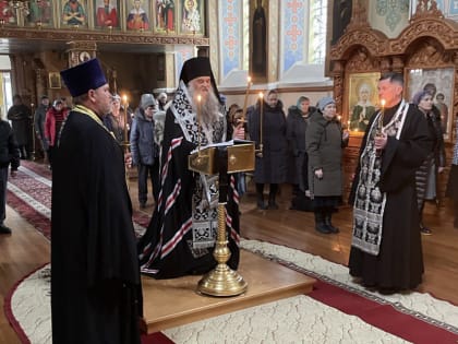 Епископ Савва совершил Великое повечерие с чтением покаянного канона преподобного Андрея Критского в храме святителя Николая Чудотворца г. Валуйки