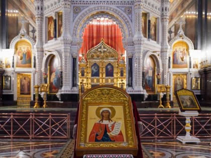 Епископ Софроний сослужил Святейшему Патриарху Кириллу за Божественной литургией