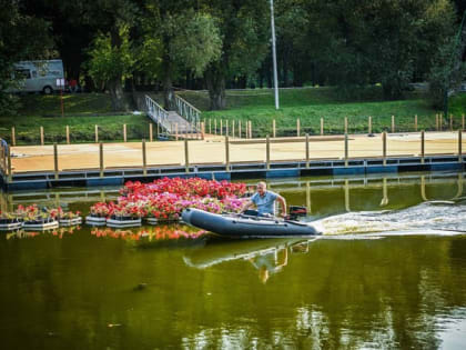 В Белгороде практически закончена установка понтонной сцены на Везёлке