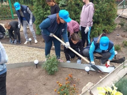 Волонтёры «ОМК Энергомаш» создали в Прохоровке для детей-сирот уютную площадку