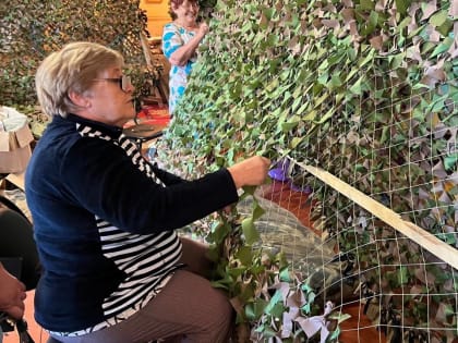 В Белгородской области на избирательных участках плетут маскировочные сети