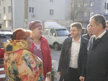 Губернатор Вячеслав Гладков и мэр Валентин Демидов проверили ход капитального ремонта общежитий Белгорода